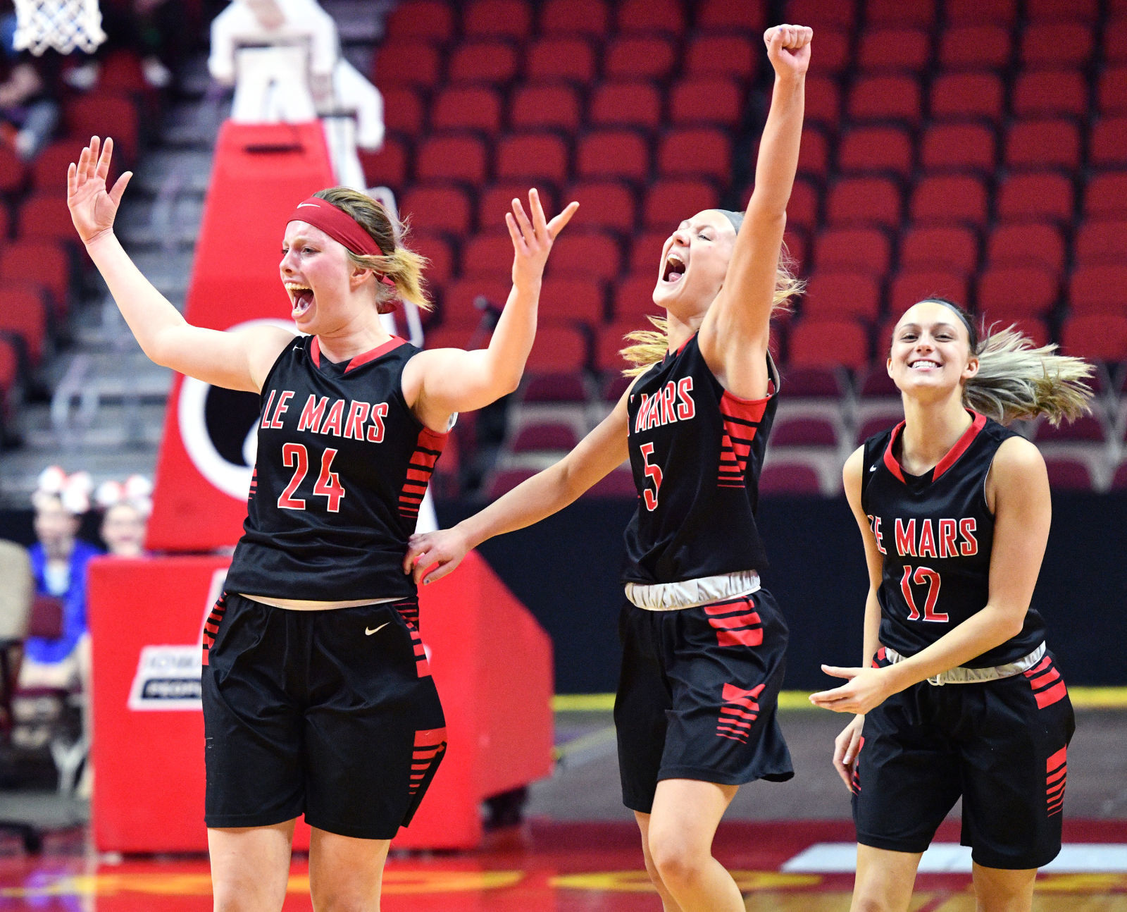 Le Mars vs Lewis Central state basketball